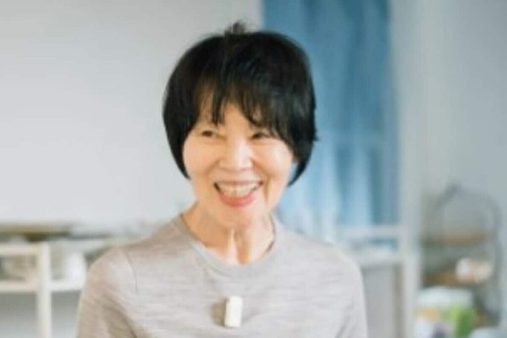 「バラ」の季節到来！栗原はるみ 白い花が咲き誇る自宅庭を紹介「見事ですね」「お庭の花が盛りに」と反響 春の訪れと植物を慈しむ豊かなライフスタイル 家庭菜園やガーデニングについての調査を紹介 | LIMO