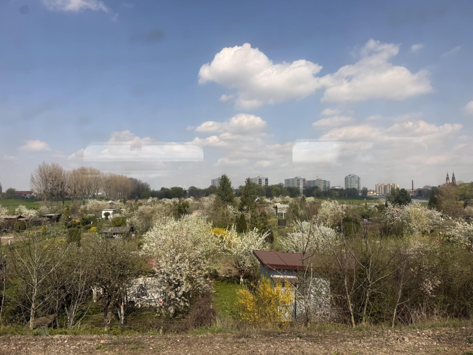 この小さな家の近所にはどんな物語があるのでしょうか