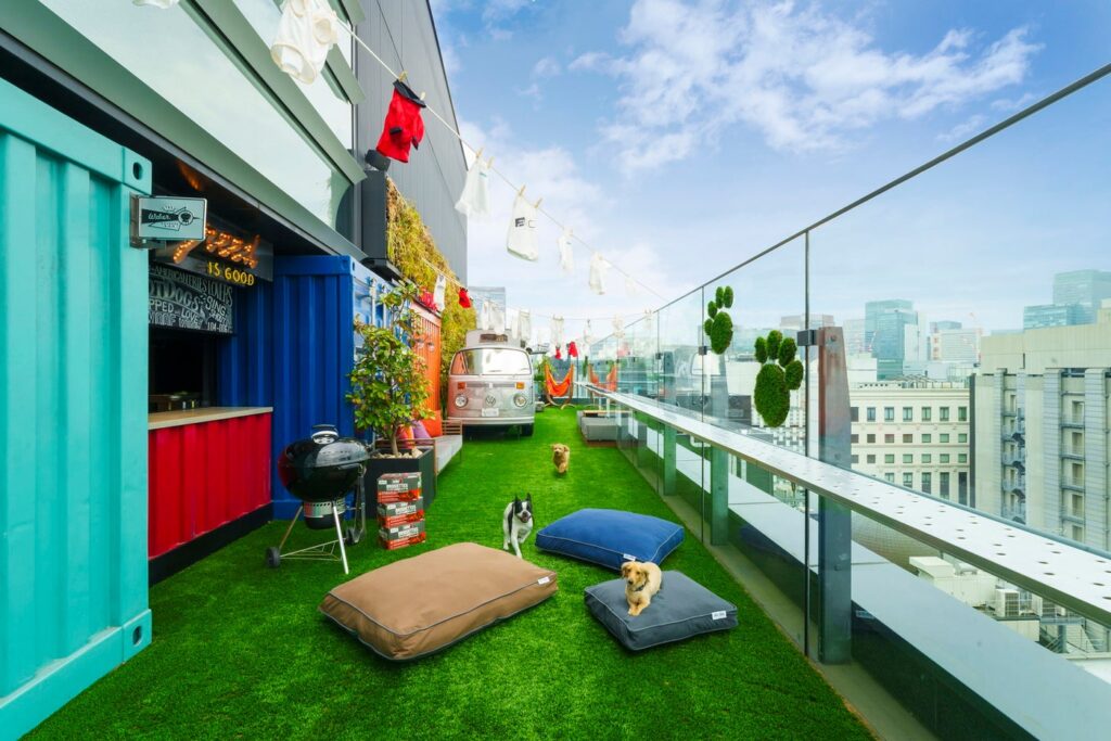 屋上ドッグラン併設のBBQビアガーデン、アロフト東京銀座で開催 昼夜で異なる楽しみ提案 - 女子旅プレス