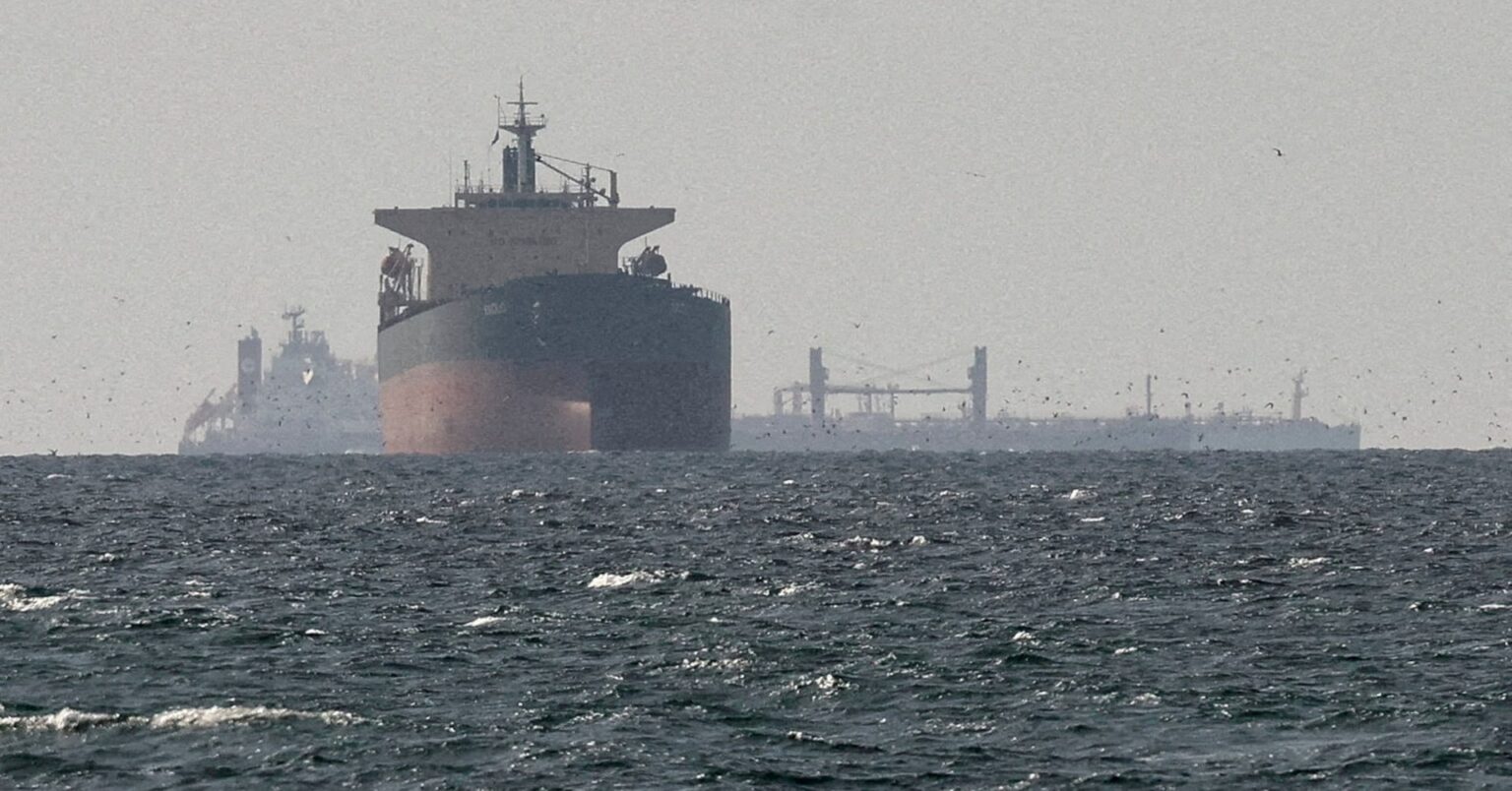 イラン、ホルムズ海峡再封鎖通知　「厳格な管理下」　オマーン沖でタンカー攻撃 | ロイター