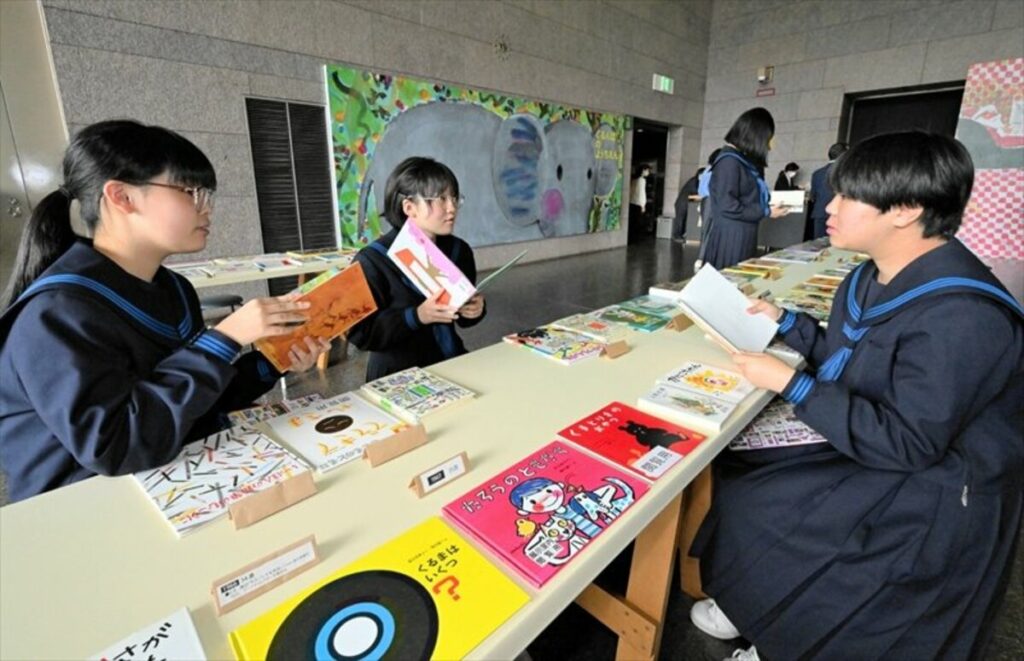 堀内誠一展が開幕　絵本「ぐるんぱのようちえん」や雑誌「ａｎａｎ」…　福島県いわき市立美術館 | 福島民報デジタル
