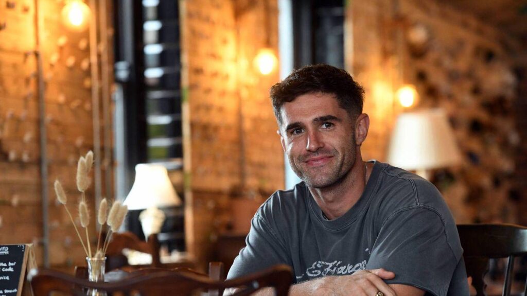 ウェールズのビジネス、ナイジェル・ファラージ氏の訪問で数千人のフォロワーを失う