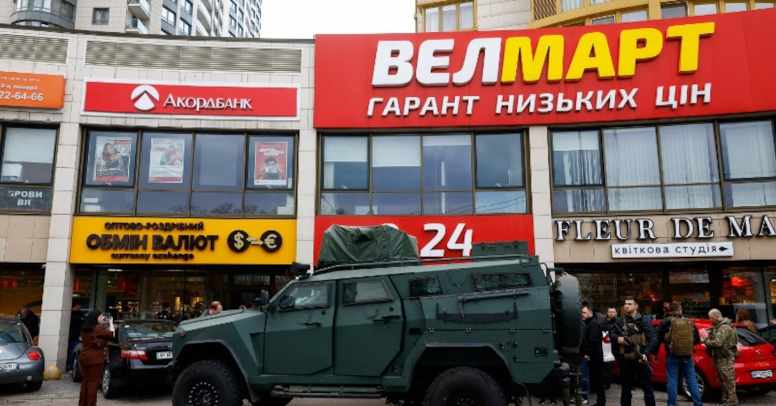 ウクライナ首都で銃撃6人死亡、立てこもりの男射殺　テロ捜査 | ロイター