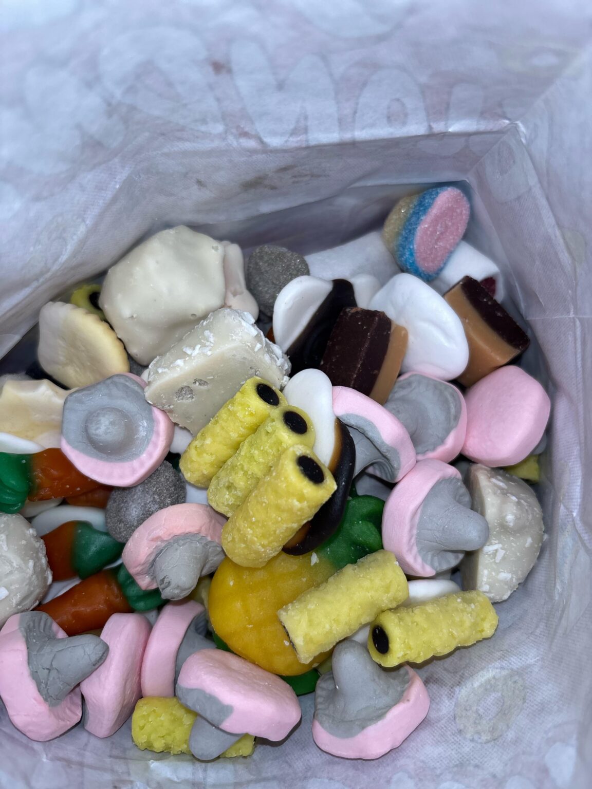 私のパートナーは、私のキャンディーの好みが犯罪的であると考えています、特に黄色のキャンディー