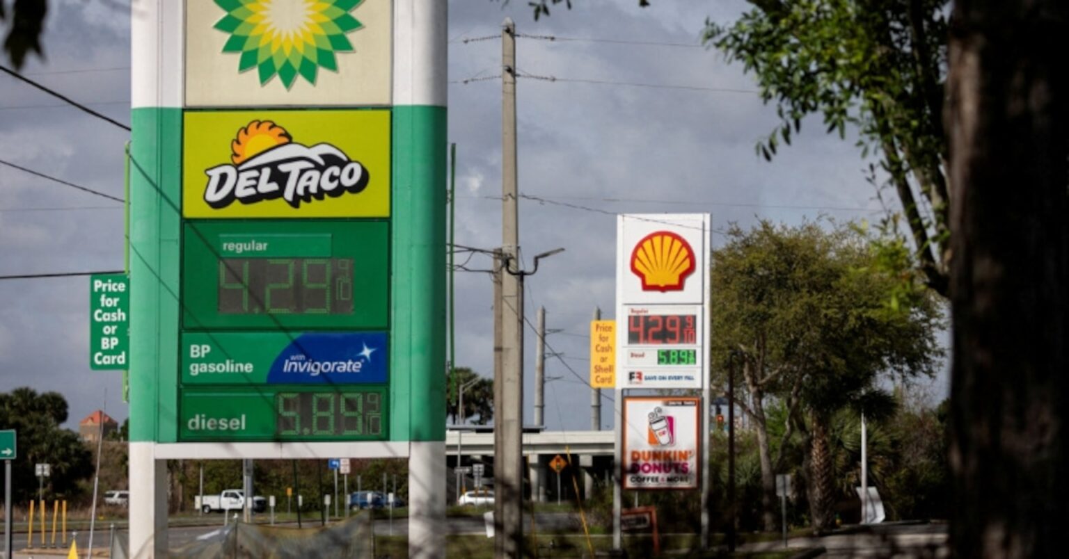 米ガソリン、来年まで1ガロン3ドル超で推移も＝エネルギー長官 | ロイター