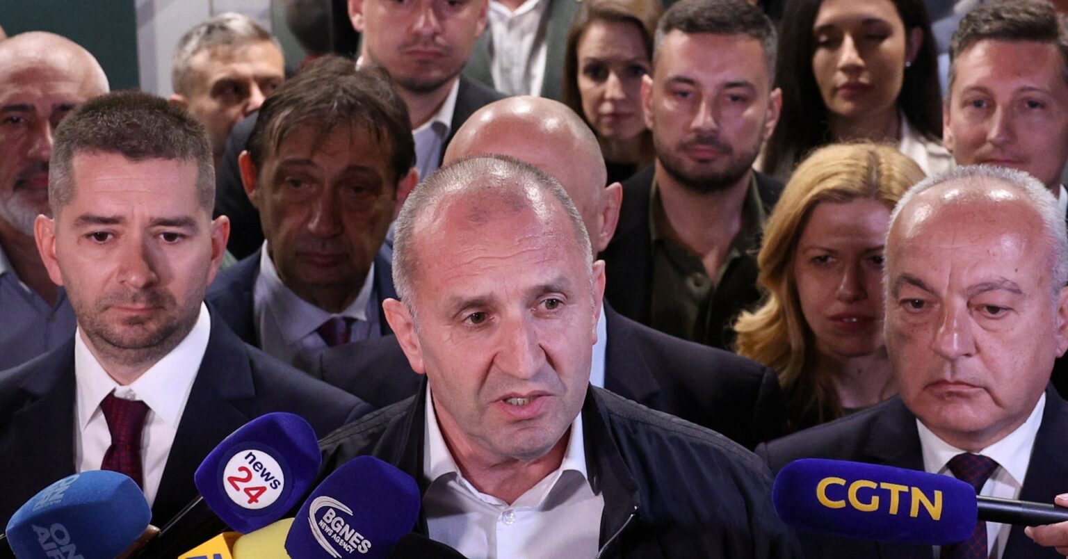 ブルガリア総選挙、前大統領率いる親ロ野党が圧勝 | ロイター