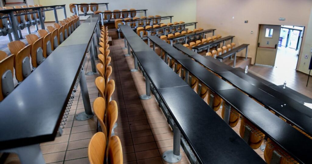 大卒ブーム：8年間で735人から1,307人へ