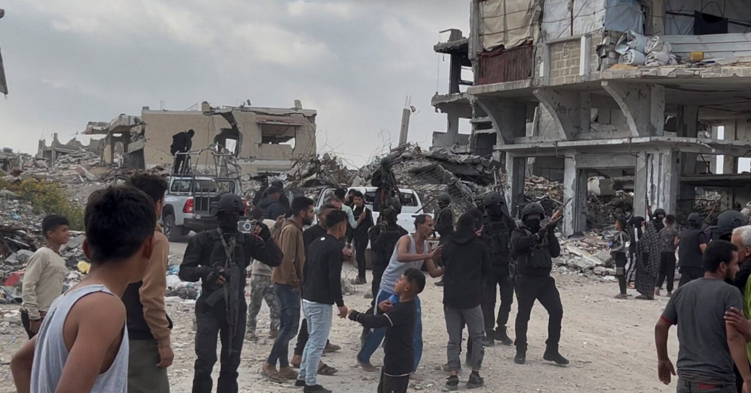 ガザでイスラエル空爆、2人死亡　ハマスと親イスラエル民兵も衝突 | ロイター