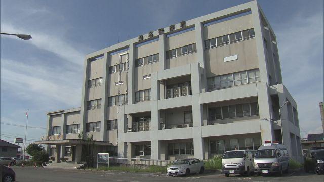 “ドア開けバック”の車が急加速…高齢男性が投げ出され死亡 アクセルとブレーキを踏み間違えたか 三重