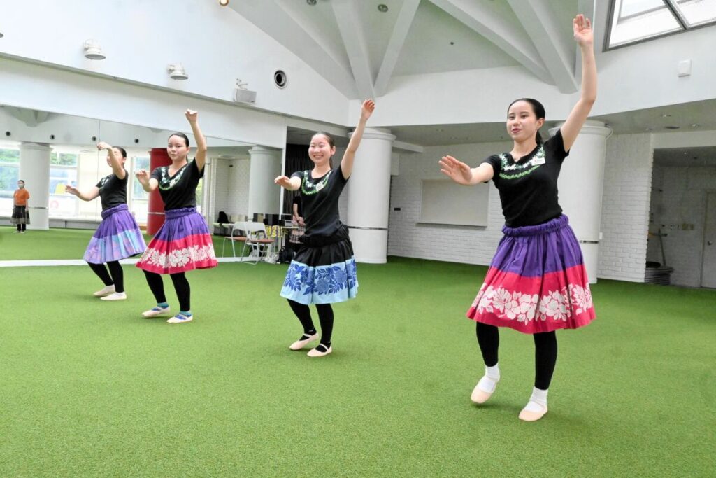 新人フラガール初レッスン　いわきのハワイアンズ | 福島民報デジタル