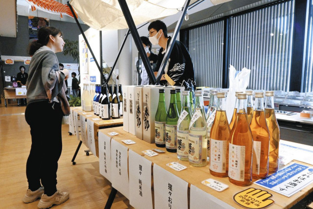 飲み比べやクイズ 盛況　野々市 中村酒造が初催し