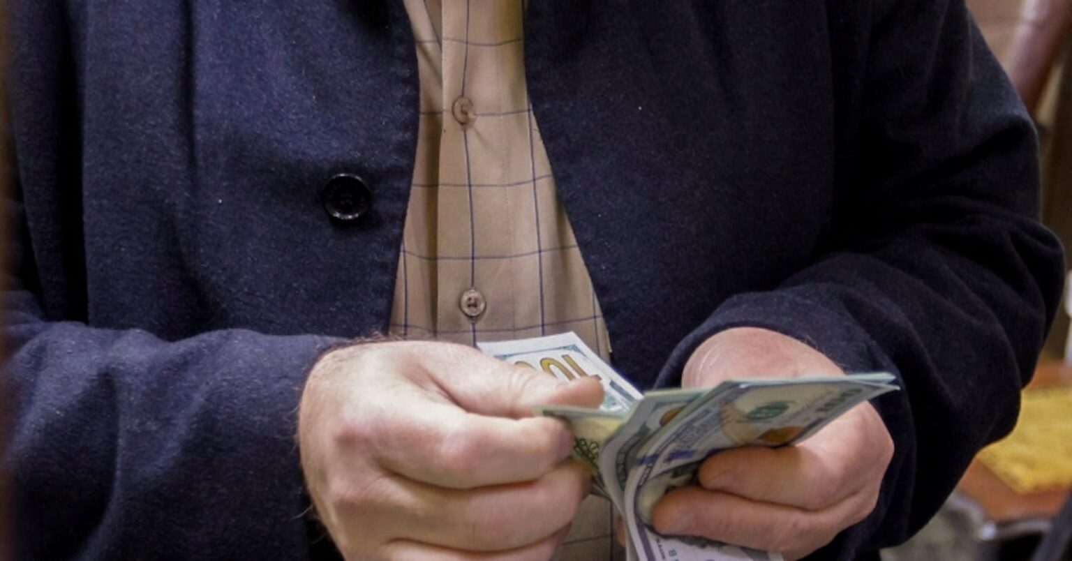 米、イラクへのドル送金停止　親イラン民兵組織に圧力＝ＷＳＪ | ロイター