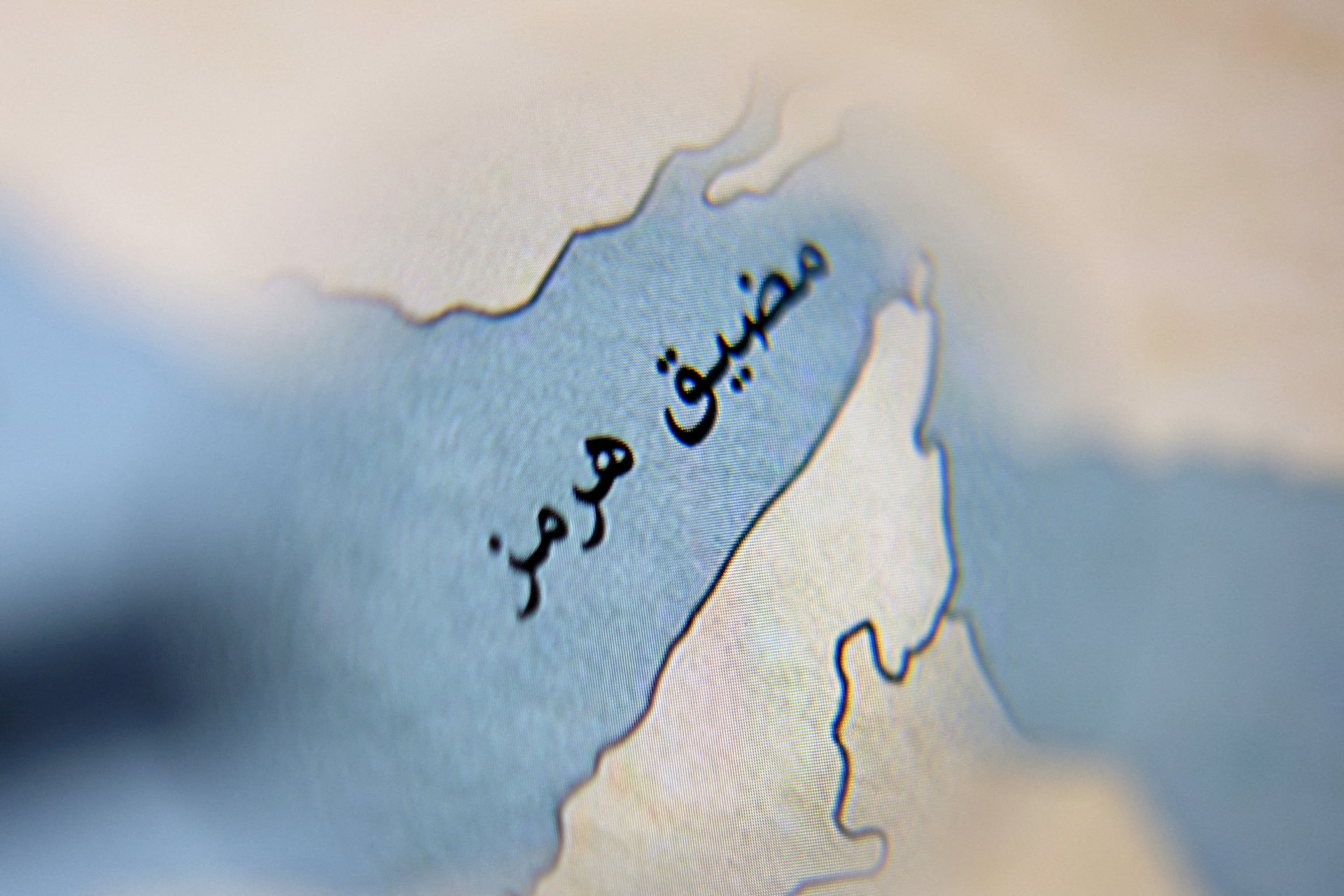 ホルムズ海峡でコンテナ船3隻に発砲、乗組員は無事＝関係筋