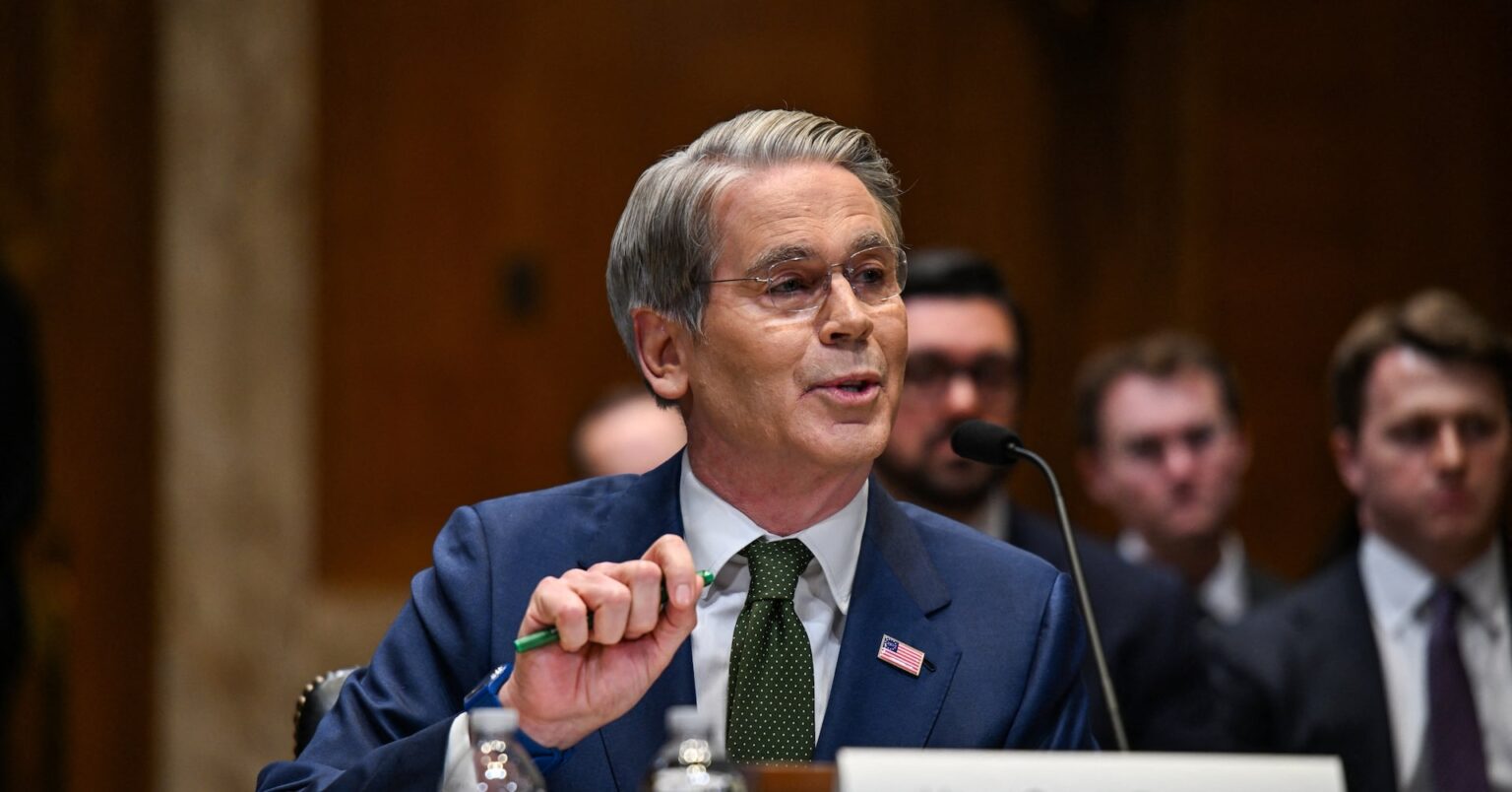 ロシア産原油の制裁緩和30日延長、米財務長官　ホルムズ封鎖で要請相次ぐ | ロイター