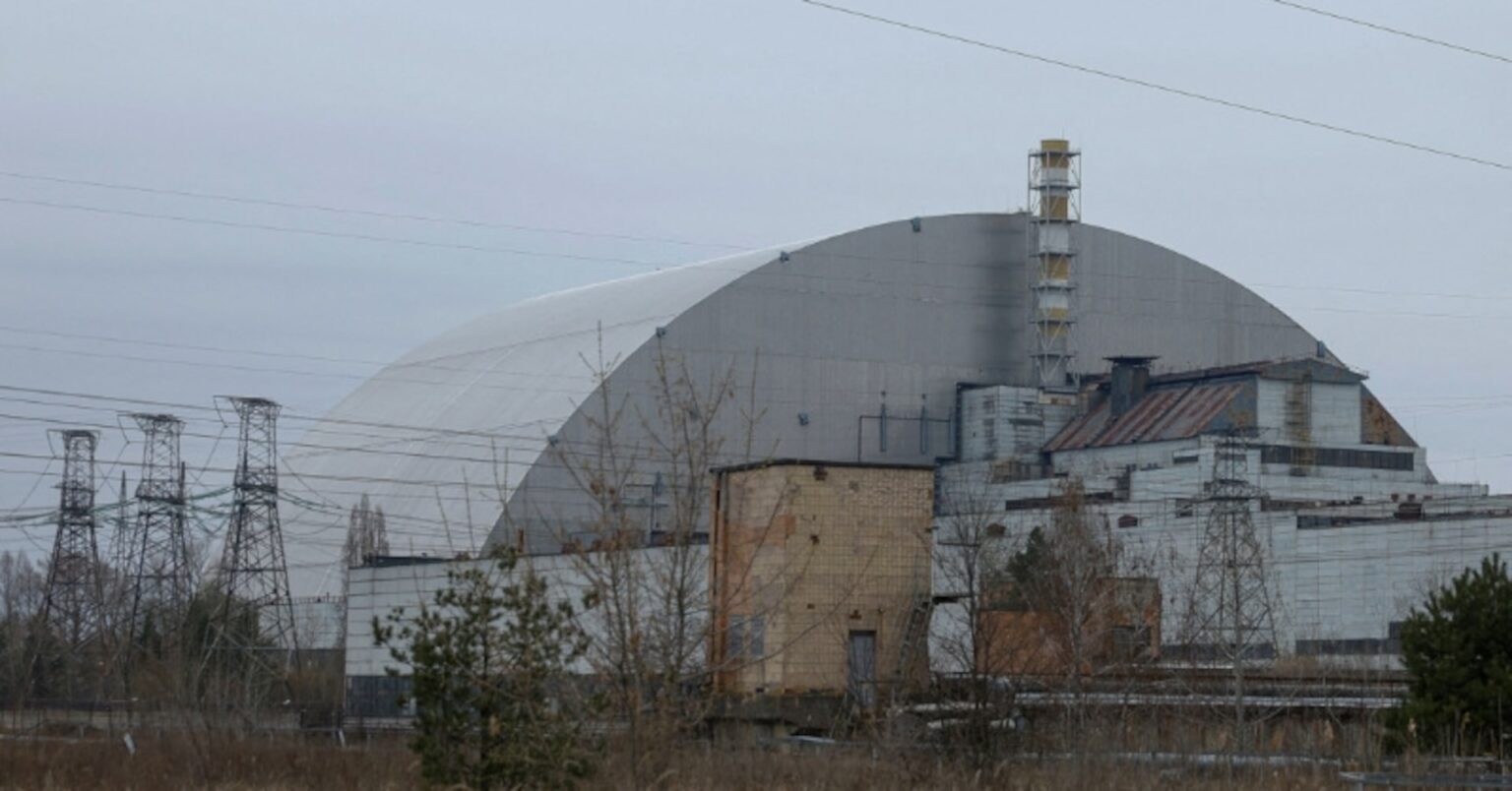 ロシア、原発近くをミサイル・無人機飛行　ウクライナが非難 | ロイター