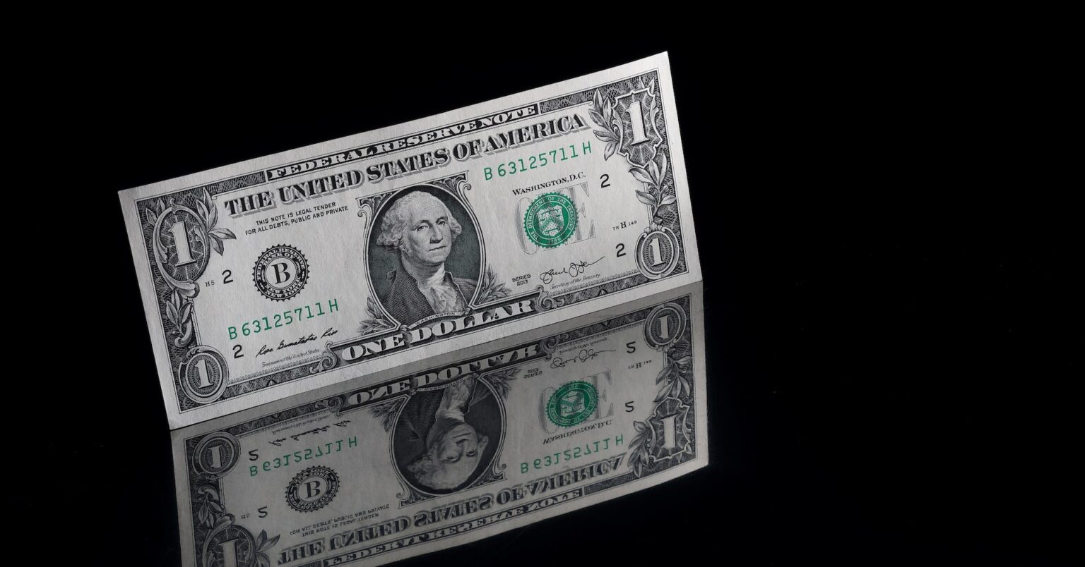 午後3時のドルは159円半ばで膠着、イラン戦闘再開への懸念くすぶる | ロイター