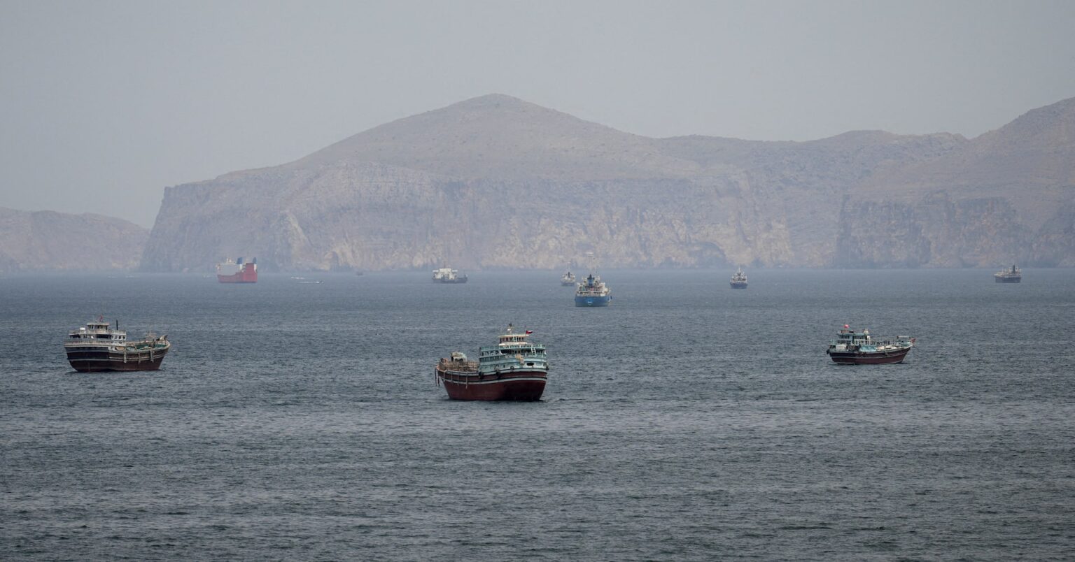 米、ホルムズ海峡「完全掌握」　トランプ氏主張 | ロイター