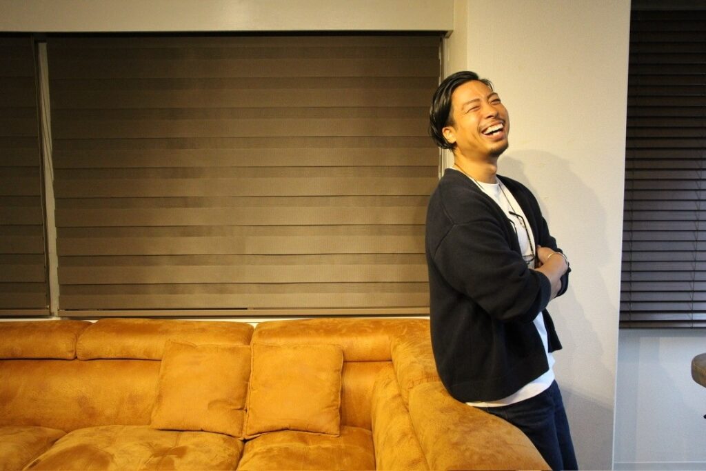 弱みは「最強の武器」に変わる。沖縄から挑む、地方創生と新卒採用の新しいカタチ | NEWSCAST