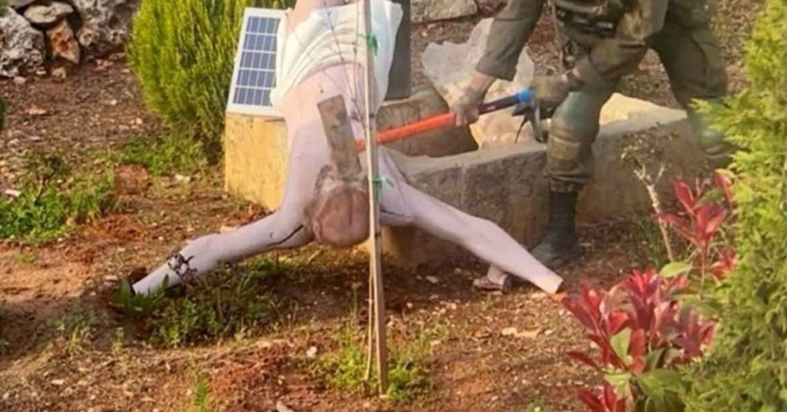 イスラエル兵がレバノンでキリスト像破壊か、画像拡散　首相ら非難 | ロイター