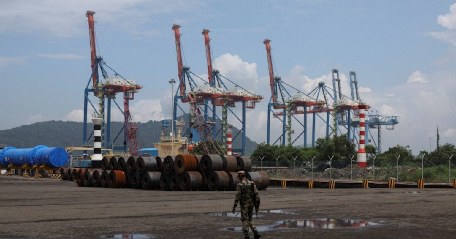 インド貿易赤字は拡大へ、エネ供給混乱の長期化で＝ムーディーズ | ロイター