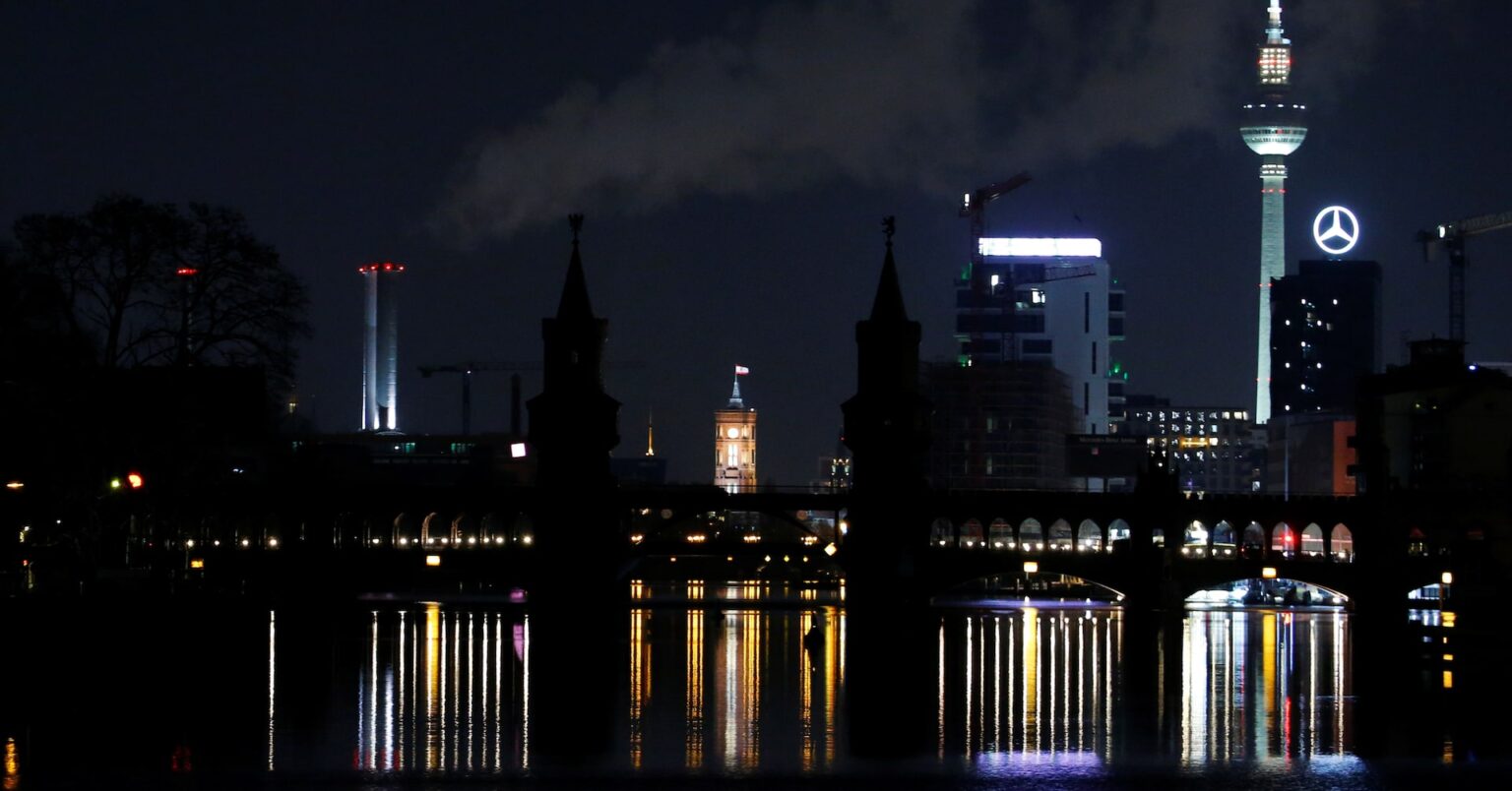 ドイツ総合ＰＭＩ、4月速報は約1年ぶり50割れ　サービス縮小 | ロイター