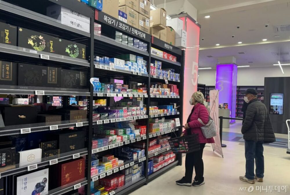 カートいっぱいの風邪薬…韓国・薬剤師の相談なき「セルフ購入」が招く医薬品乱用の盲点　写真枚　国際ニュース：AFPBB News