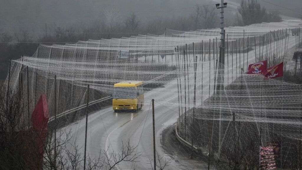 ウクライナをロシアのドローン攻撃から守る“最後の砦”は中古「漁網」、長期戦に耐えるには“ローコスト”が最優先(1/5) | JBpress (ジェイビープレス)