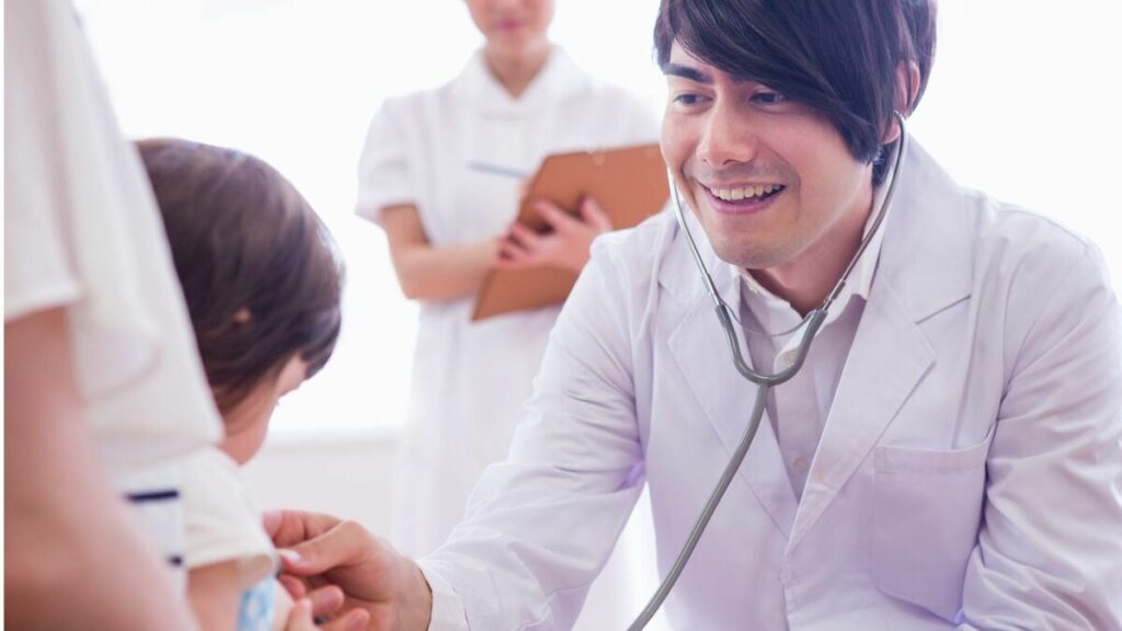 なぜ医師は「儲かる地方」より「激戦区の都市」を選ぶのか？年収だけでは語れない本当の理由 子どもの教育、配偶者のキャリア…都市に留まる「経済合理性」を無視した開業規制はかえって問題を悪化させる(1/3) | JBpress (ジェイビープレス)