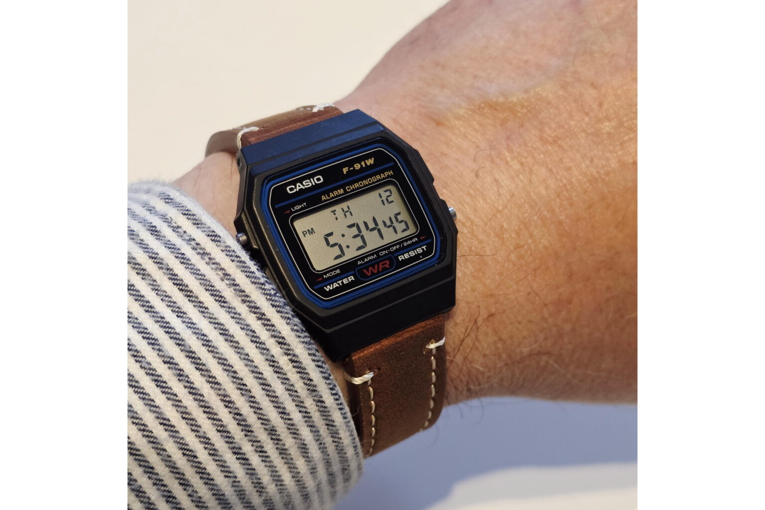 本体価格をストラップが追い越す快感？　「チプカシ用本革バンド」で腕時計をクラスアップ - ケータイ Watch