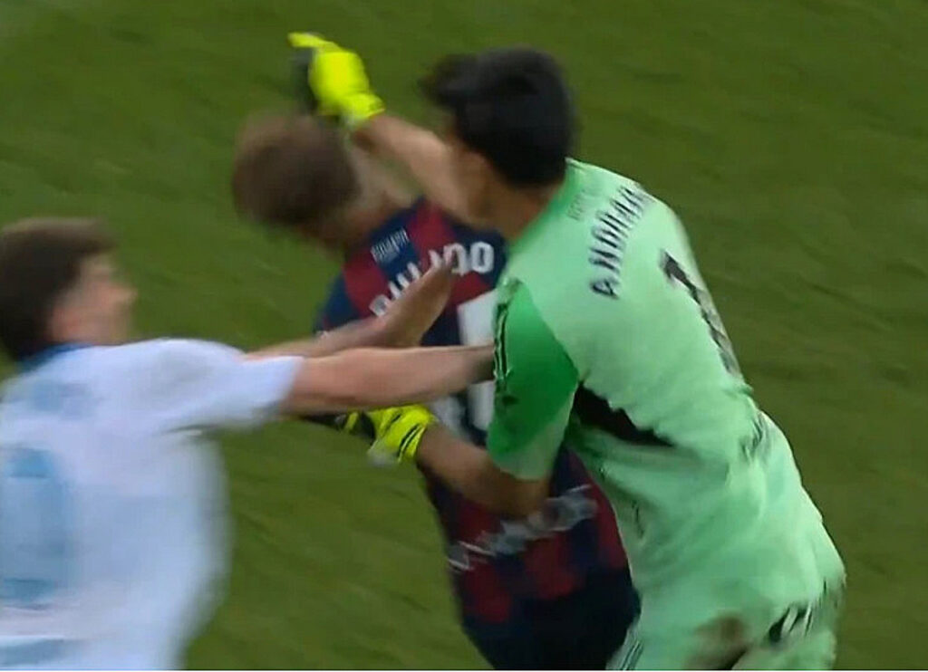 「相手の顔面を拳で強打」アルゼンチン代表GKが中罰の危機 「乱闘で3名退場」··· ピバラム分 スペイン・ダービー | STARNEWS