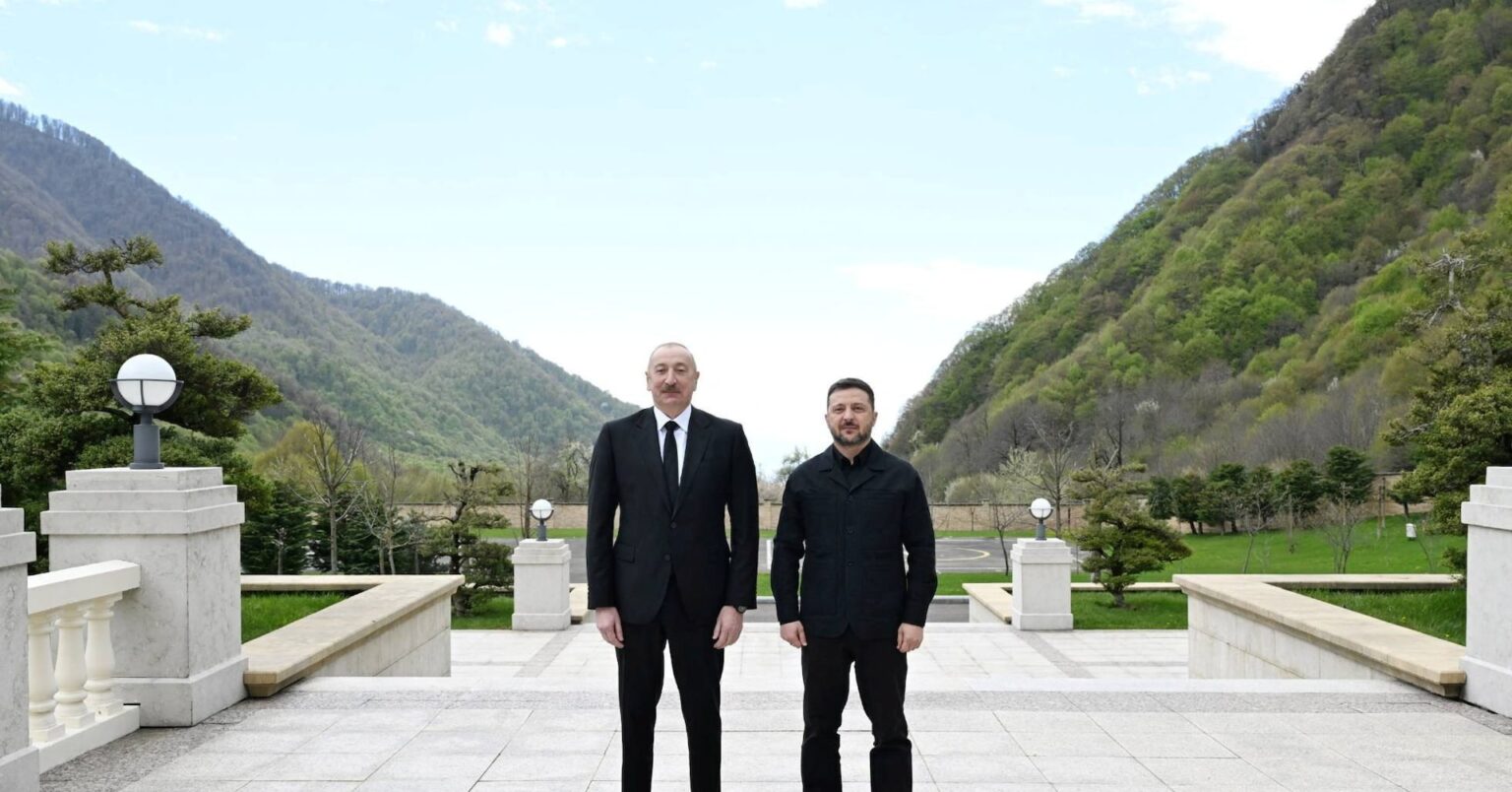 ウクライナ、アゼルバイジャンと軍事・エネ協定　防衛知見を活用 | ロイター