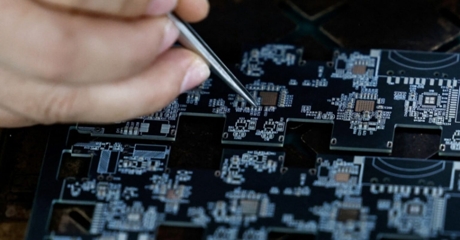 イラン戦争でプリント基板供給網に混乱、ハイテク企業のコスト増 | ロイター