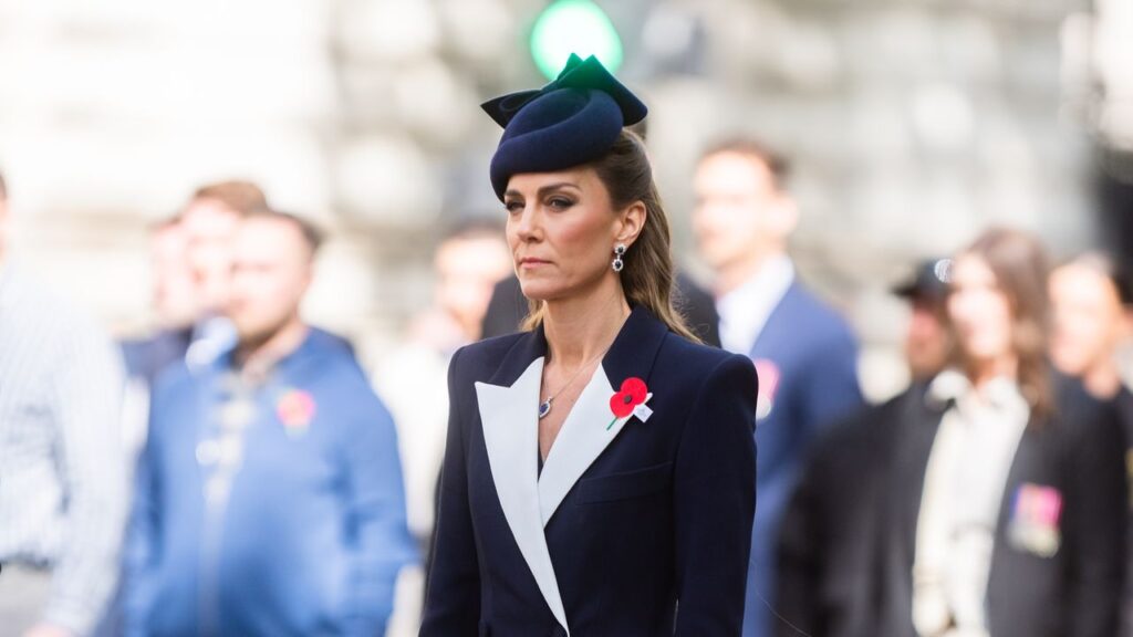 キャサリン妃＆アン王女、オーストラリアとニュージーランドの戦没者を偲ぶ式典に出席 | Vogue Japan