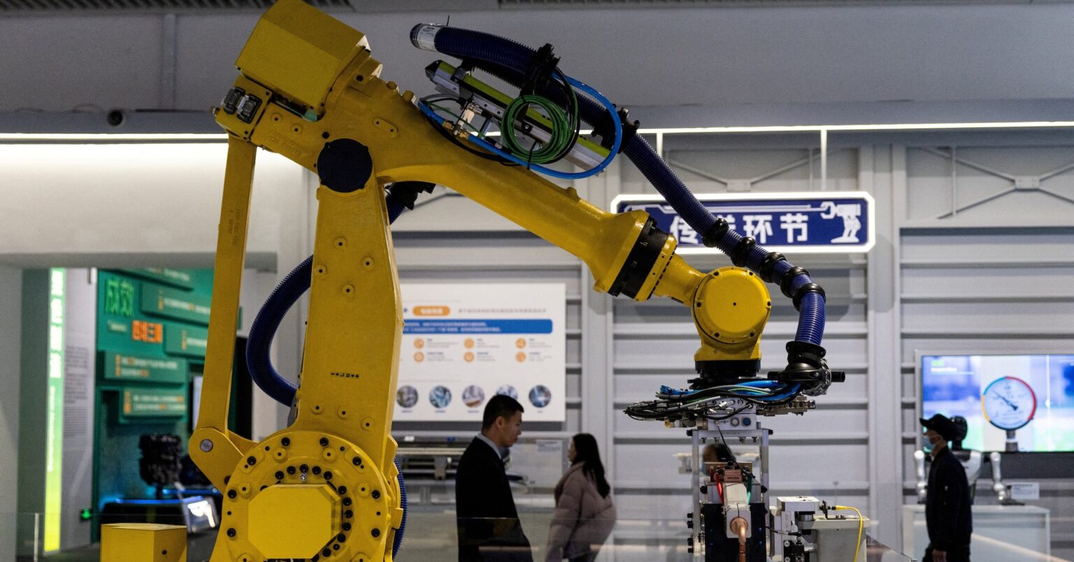 ムーディーズ、中国の見通し「安定的」に上げ　経済底堅さ評価 | ロイター