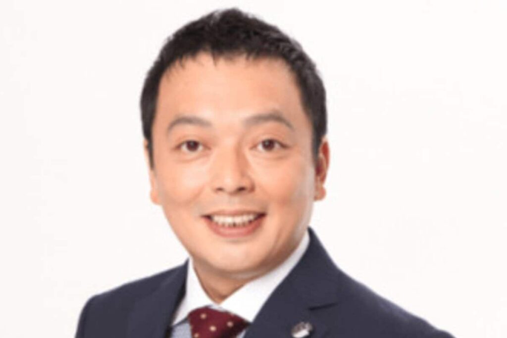 中川家の礼二が広島駅で6歳の長男と撮影した親子写真を公開。駅で敬礼ポーズをとる子どもの姿を報告し、鉄道趣味を楽しむ日常にほっこり 子どもを取り巻く環境についても解説 | LIMO | くらしとお金の経済メディア