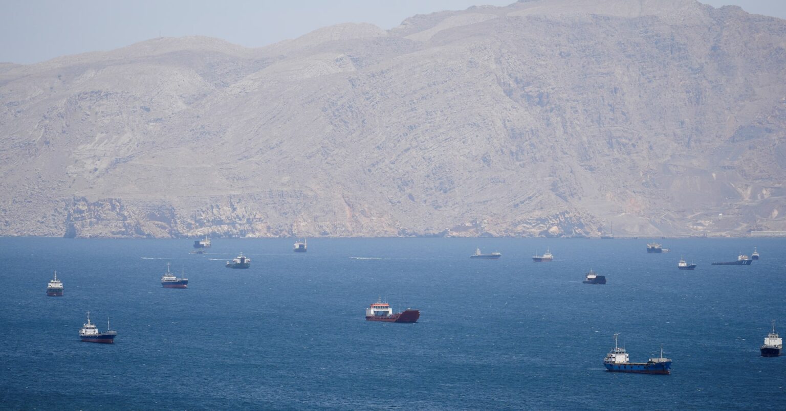 制裁対象のロシア富豪のヨットがホルムズ通過、　航行停滞続く中 | ロイター