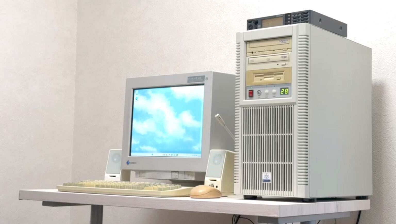 【特集】IDEケーブルに緑基板！レトロなケース「FLP02」で'90年代風自作PCを組む - PC Watch