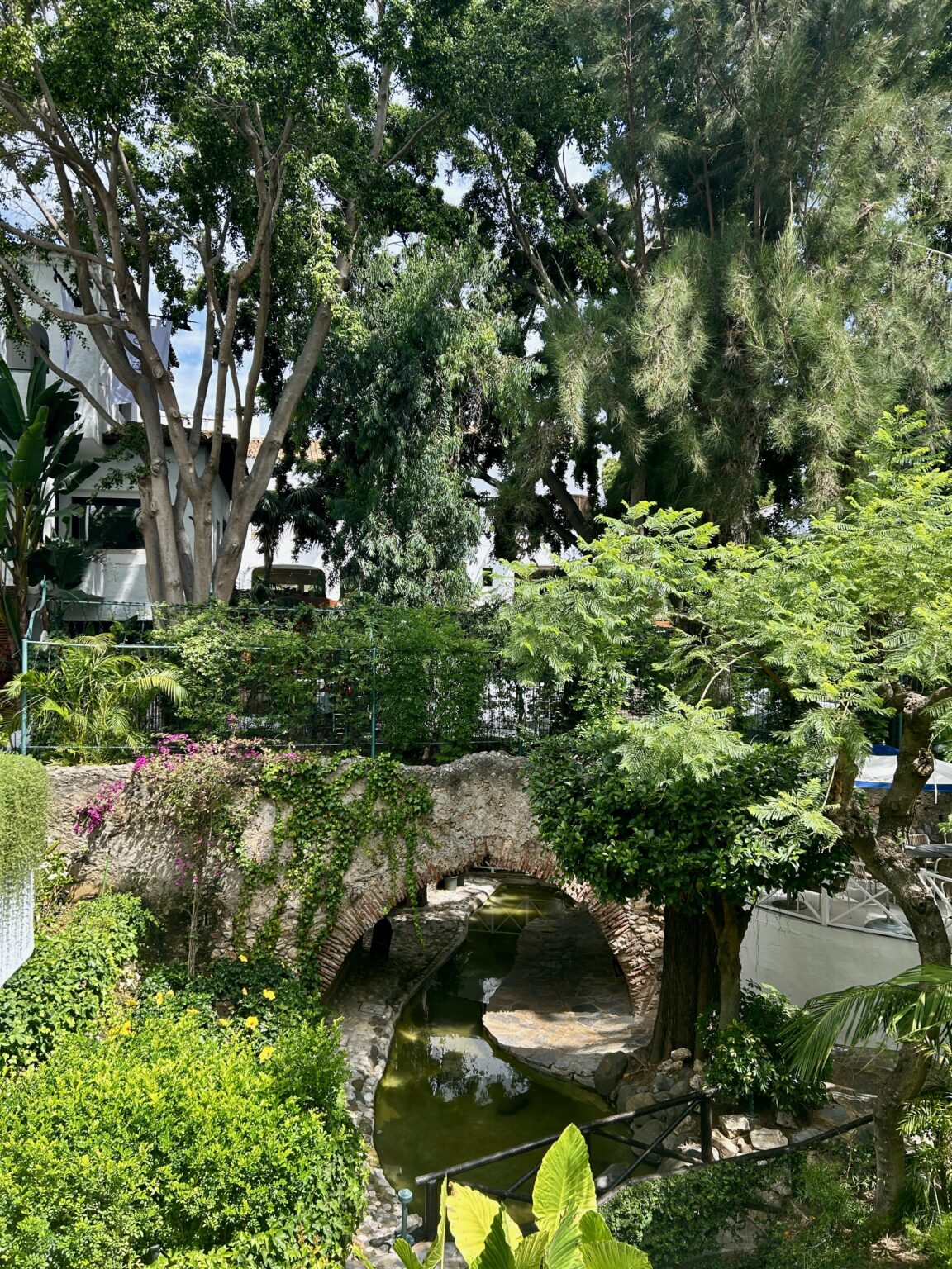 マルベーリャの隠れた宝石 — 高級リゾート内に佇む 2,000 年前のローマの橋