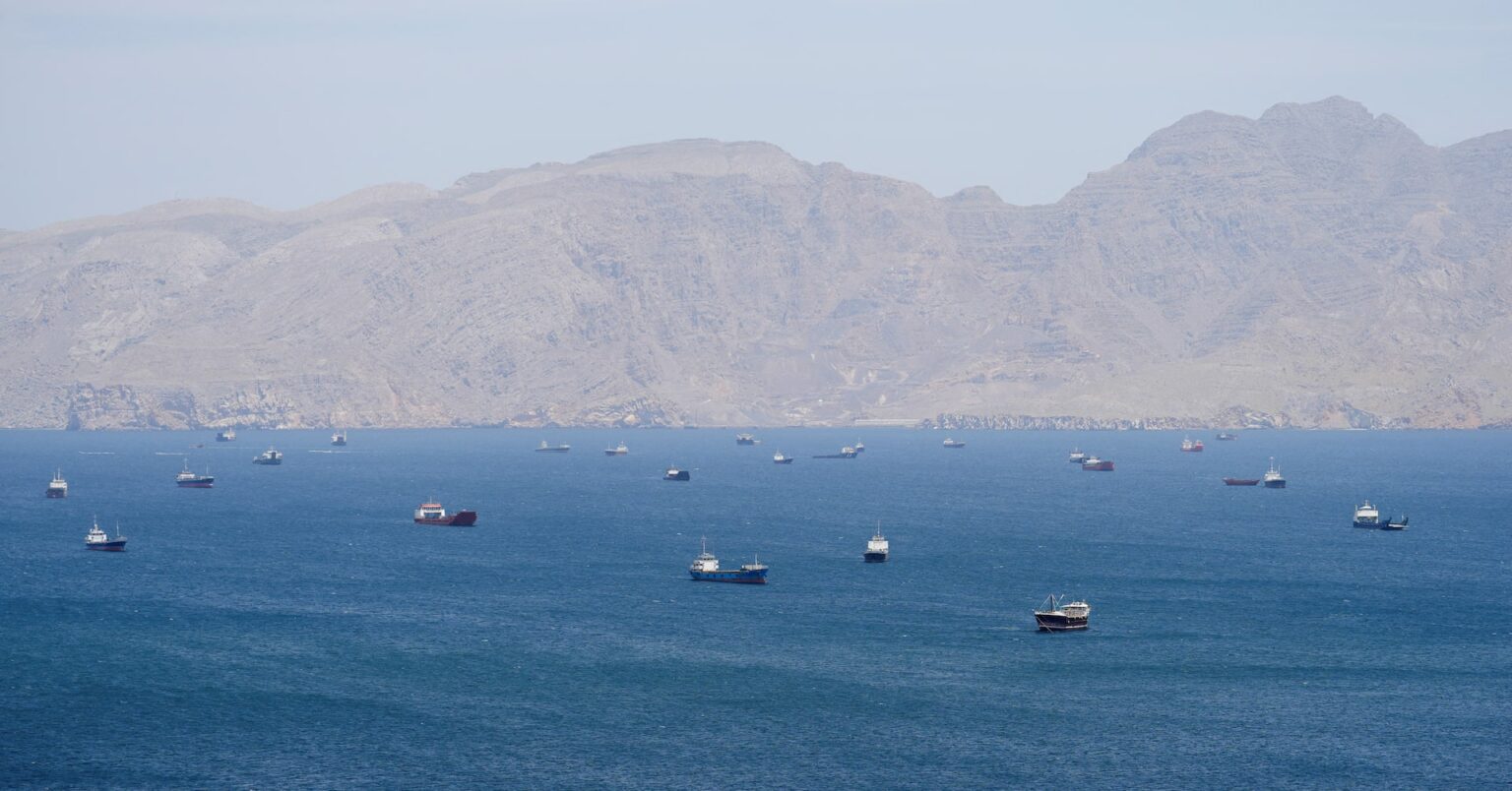 「出光丸」がホルムズ海峡を東に航行中、サウジ産の原油を積載 | ロイター