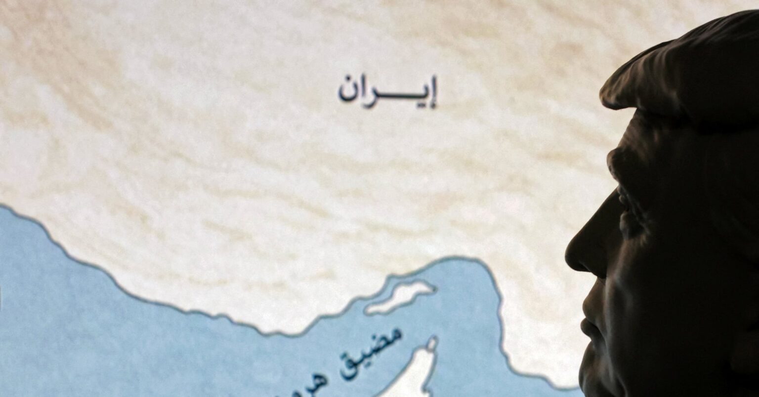 トランプ氏「イラン崩壊状態」、 ホルムズ開放を要請と主張 | ロイター