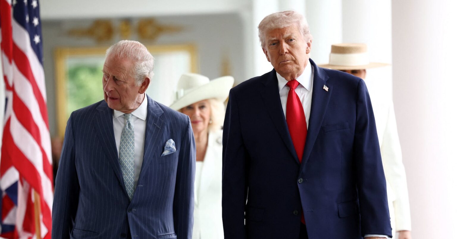 英国王、ホワイトハウスで歓迎式典　トランプ氏「米英の強固な絆」確信 | ロイター