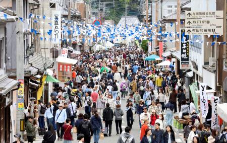 ＧＷ恒例の「有田陶器市」始まる 焼き物ファンが佐賀に集結 | 全国のニュース | 福井新聞ONLINE