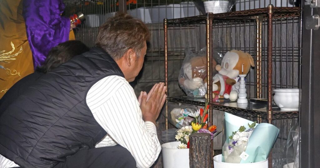 群馬・関越道バス事故１４年　「安全運転意識を」　遺族ら犠牲者悼む