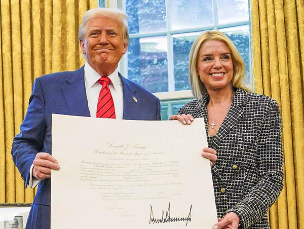 狂乱のトランプ大統領 終わらない米政権の閣僚解任ラッシュで早くも挙がる“次のクビ”候補 ― ヨイショがうまい一方、能力的には劣る