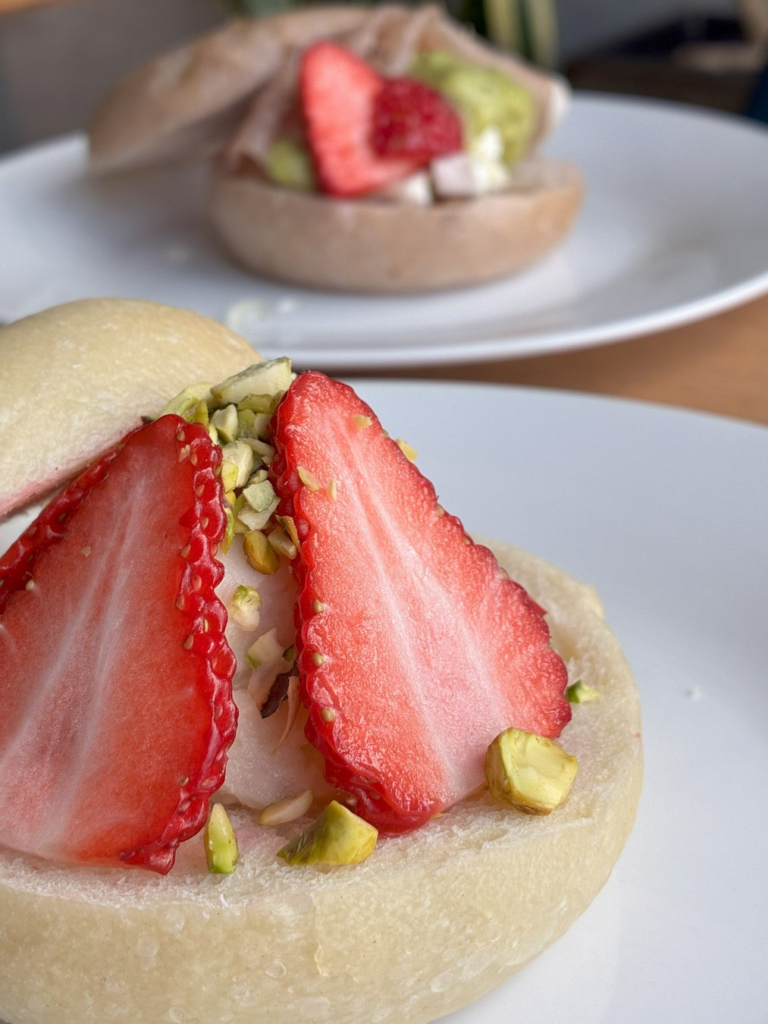 【香川県】こんぴら歌舞伎鑑賞後にも！　『The TeaRoom KOTOHIRA』がリニューアルオープン！　地元食材を使った映えベーグルサンドや香ばしい焼豚などに興味津々♪ | 号外NET 高松市（東讃）