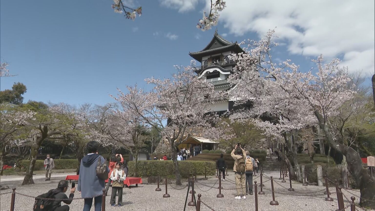 愛知・犬山城 3月から入場料2倍も… 来場者は増加 混雑緩和のためHPで駐車場の空き状況更新（CBCテレビ） - Yahoo!ニュース