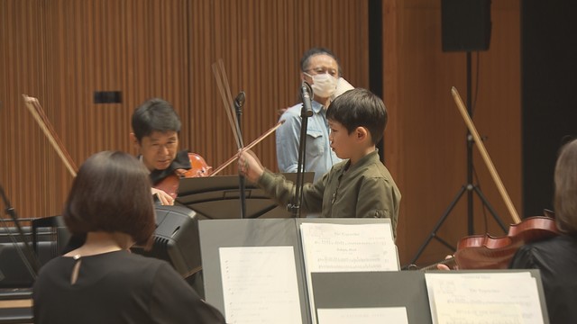 「指揮を振った 楽しかった」プロの前で指揮体験 高価な楽器にも触れられる山形市の音楽イベント(YBC山形放送) – Yahoo!ニュース 「指揮を振った 楽しかった」プロの前で指揮体験 高価な楽器にも触れられる山形市の音楽イベント(YBC山形放送) - Yahoo!ニュース