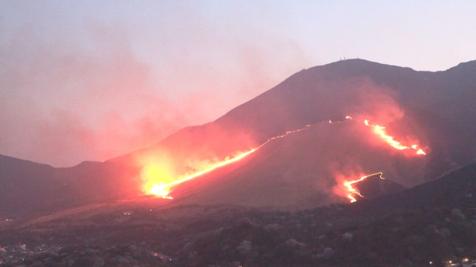 今年で節目の50年 春の訪れ 別府市の扇山火まつり 大平山がゆっくりと炎に包まれる(OBS大分放送) – Yahoo!ニュース 今年で節目の50年 春の訪れ 別府市の扇山火まつり 大平山がゆっくりと炎に包まれる(OBS大分放送) - Yahoo!ニュース