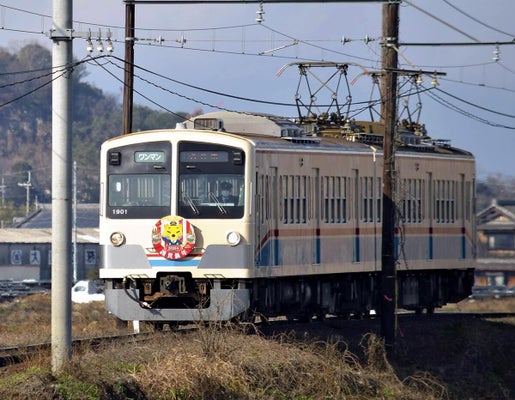上下分離移行で赤字を解消し、利用者の増加に向けて取り組んでいる近江鉄道の車両（滋賀県東近江市で）