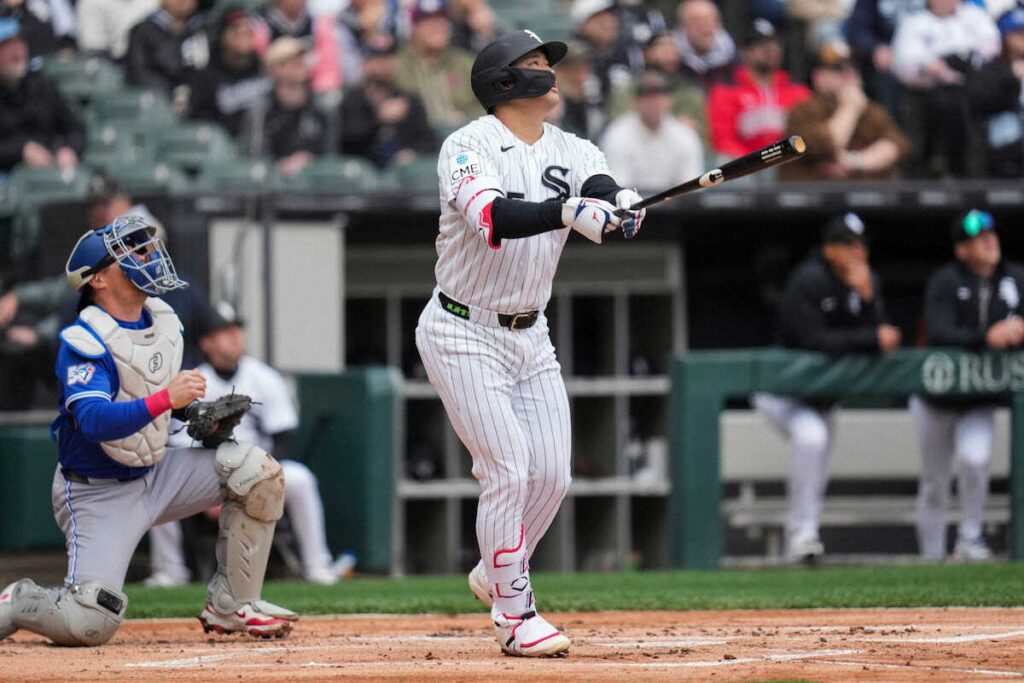 村上宗隆が初回に先制犠飛 岡本和真との「日本人4番対決」で存在感（スポニチアネックス） - Yahoo!ニュース